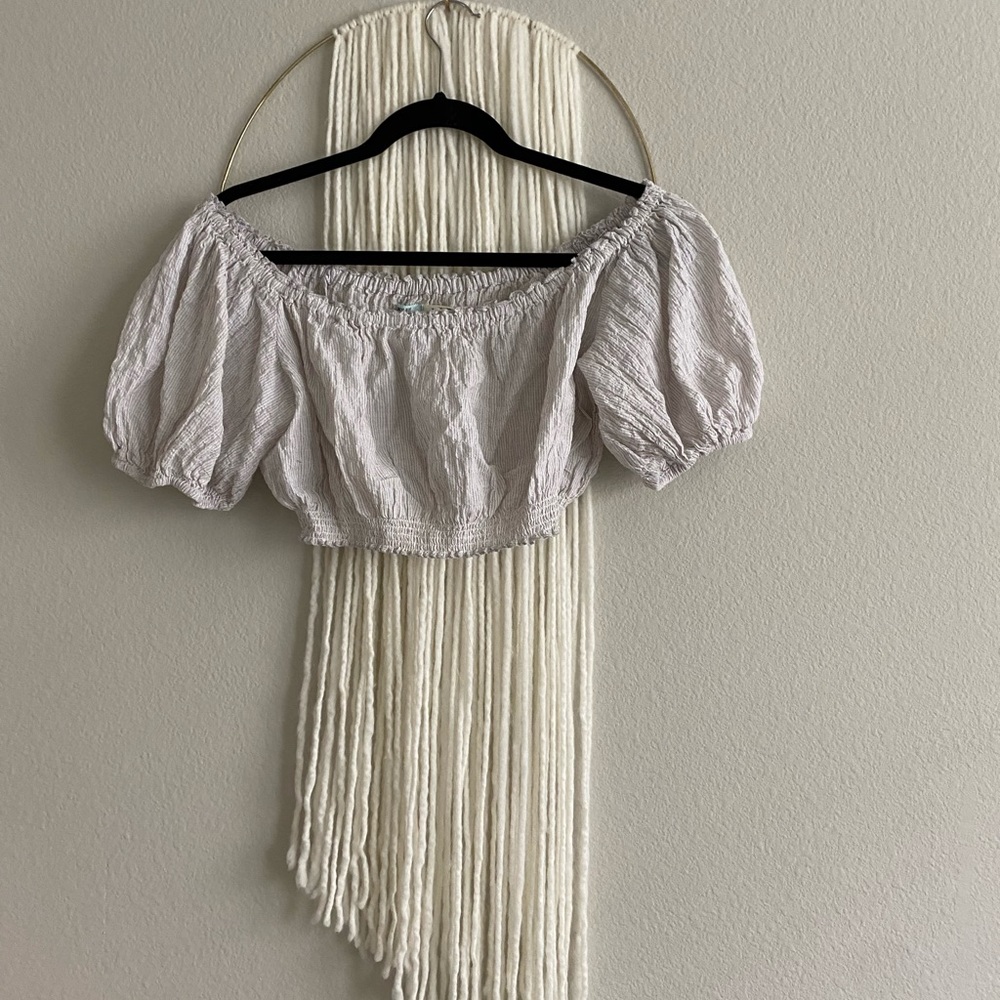 Puffed sleeved crop top